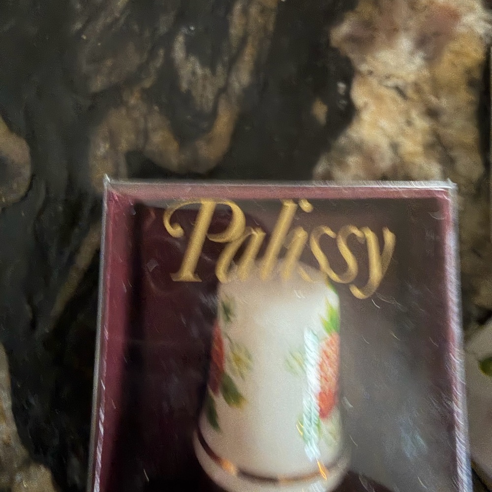 Strawberry Design Ceramic Thimble - Picture 2 of 2